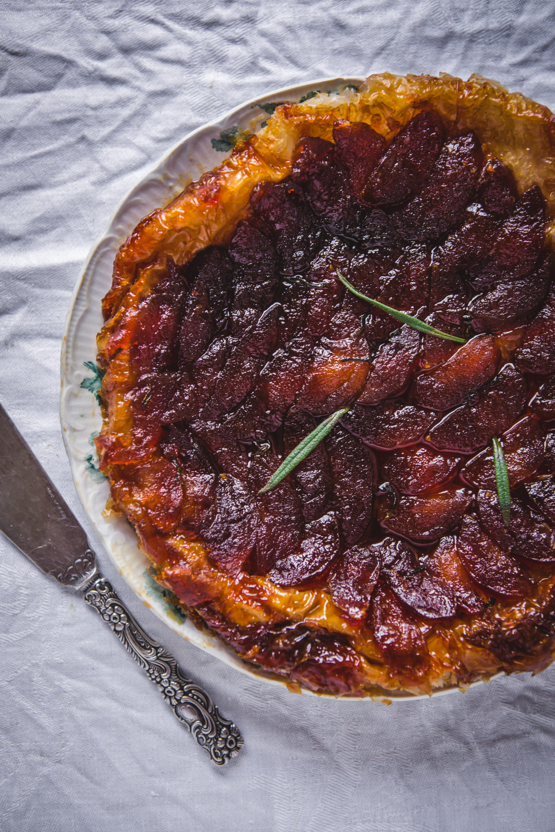 Vegansk Tarte Tatin med äpplen &amp; rosmarin | Grocery Wealth