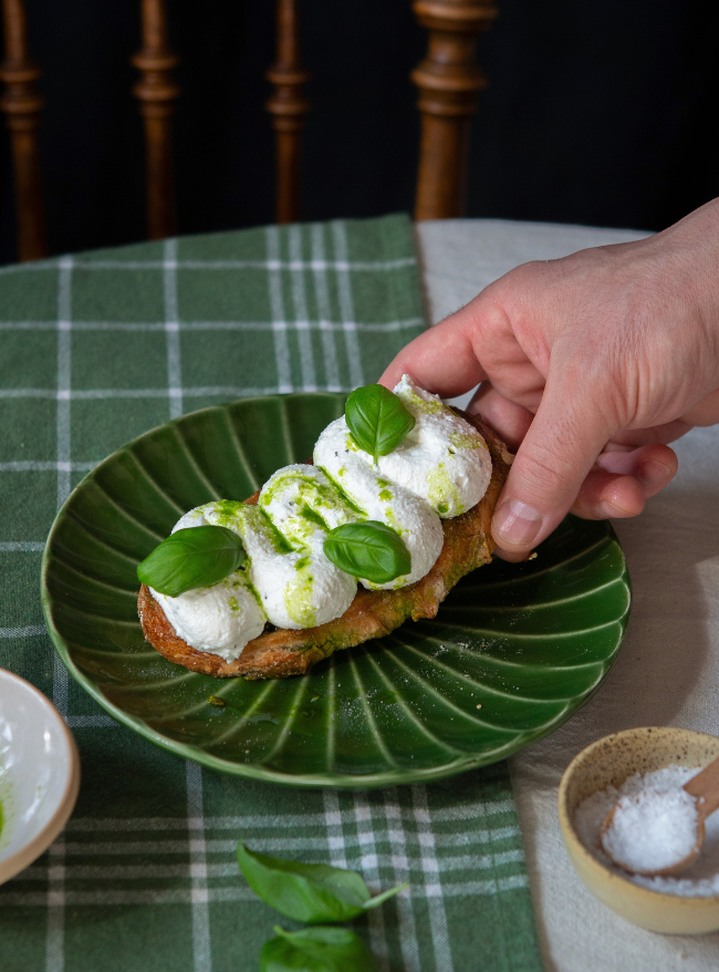 Smörgås med ricotta och örtolja