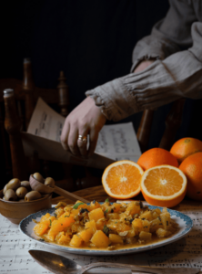 Apelsinsallad med mynta, oliver och harissa