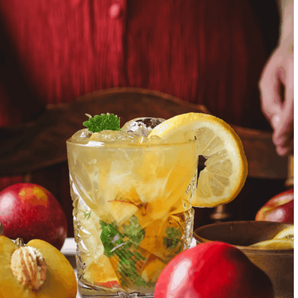 Kryddig mocktail med persika, citron & chili, sommarens fruktiga favorit.