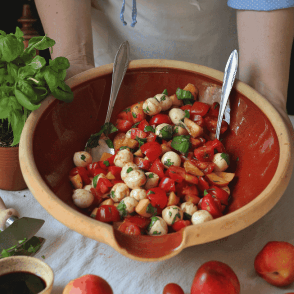 Sommarsallad med mozarella och nektarin