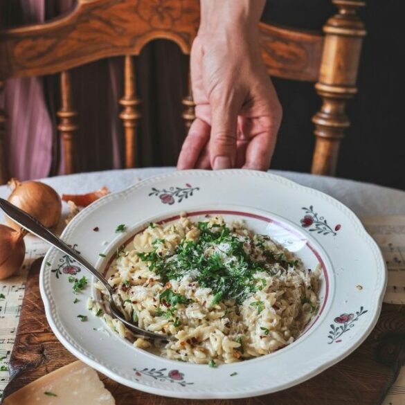 One Pot caramelized onion risoni