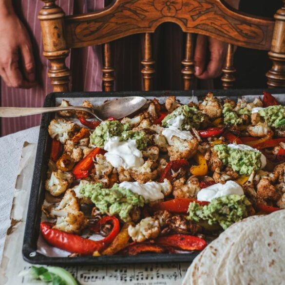 Plåtmat_ ugnsrostade veganska blomkålsfajitas