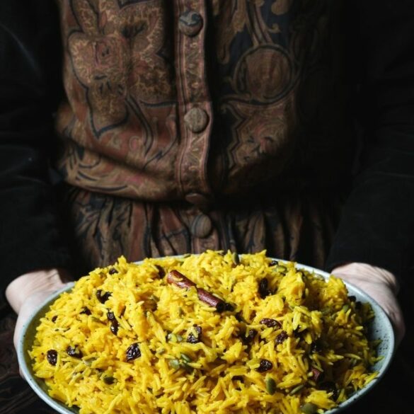 Javaher Polow, saffransris med torkad frukt